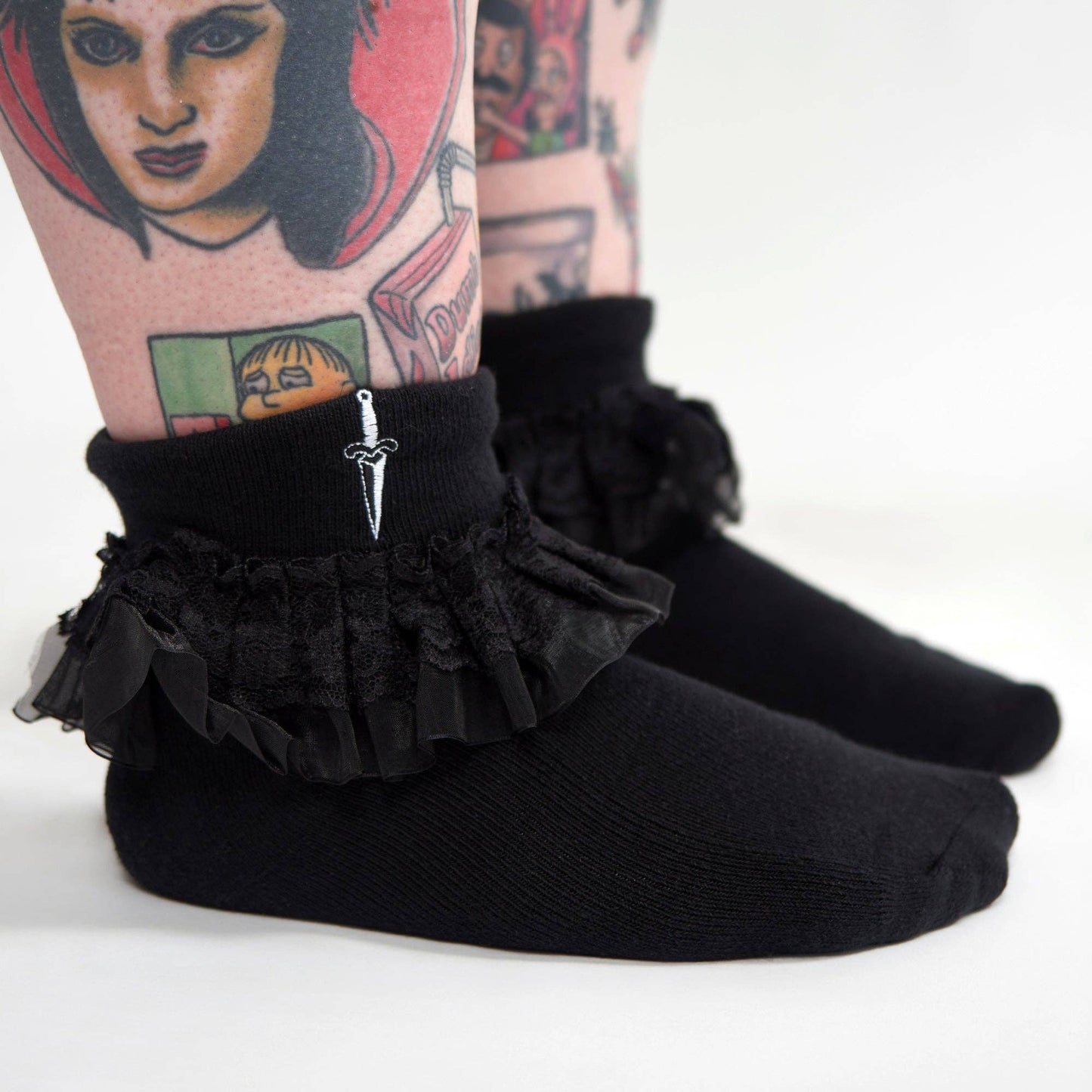 SOURPUSS DAGGER EMBROIDERED RUFFLE SOCKS BLACK