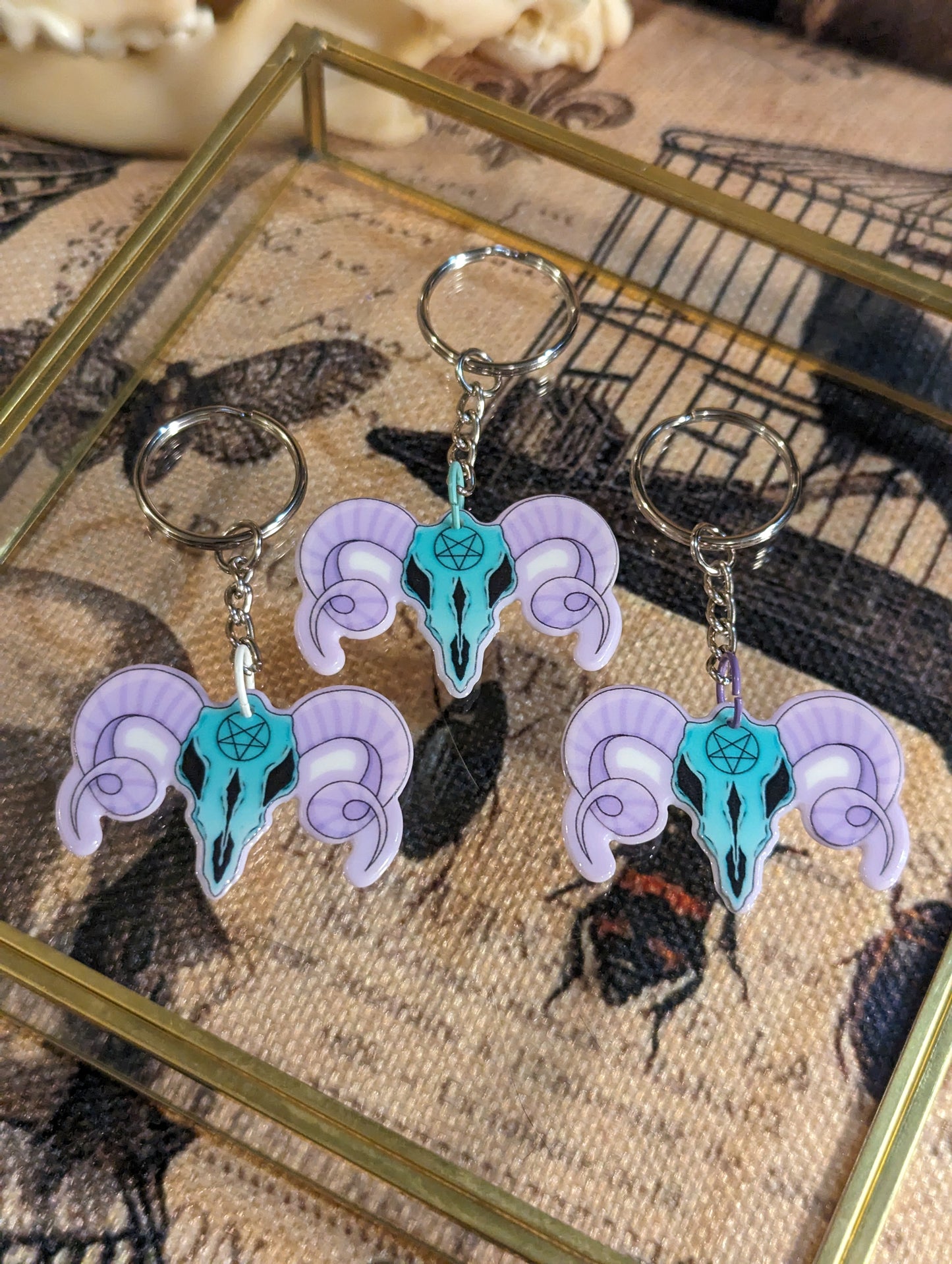 PASTEL GOAT SKULL - KEYCHAIN