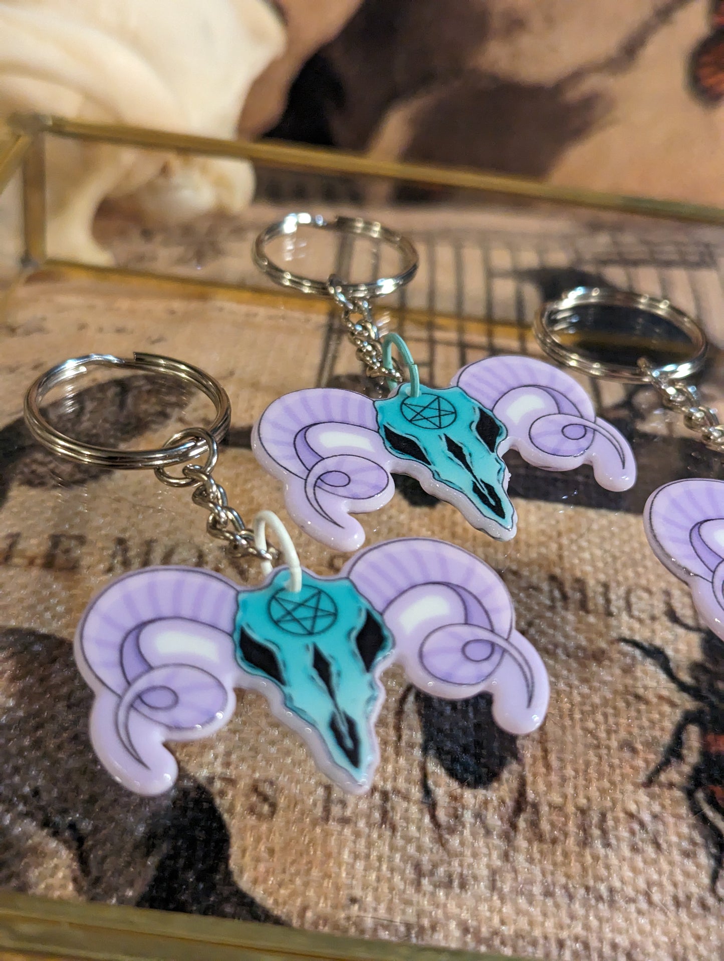 PASTEL GOAT SKULL - KEYCHAIN