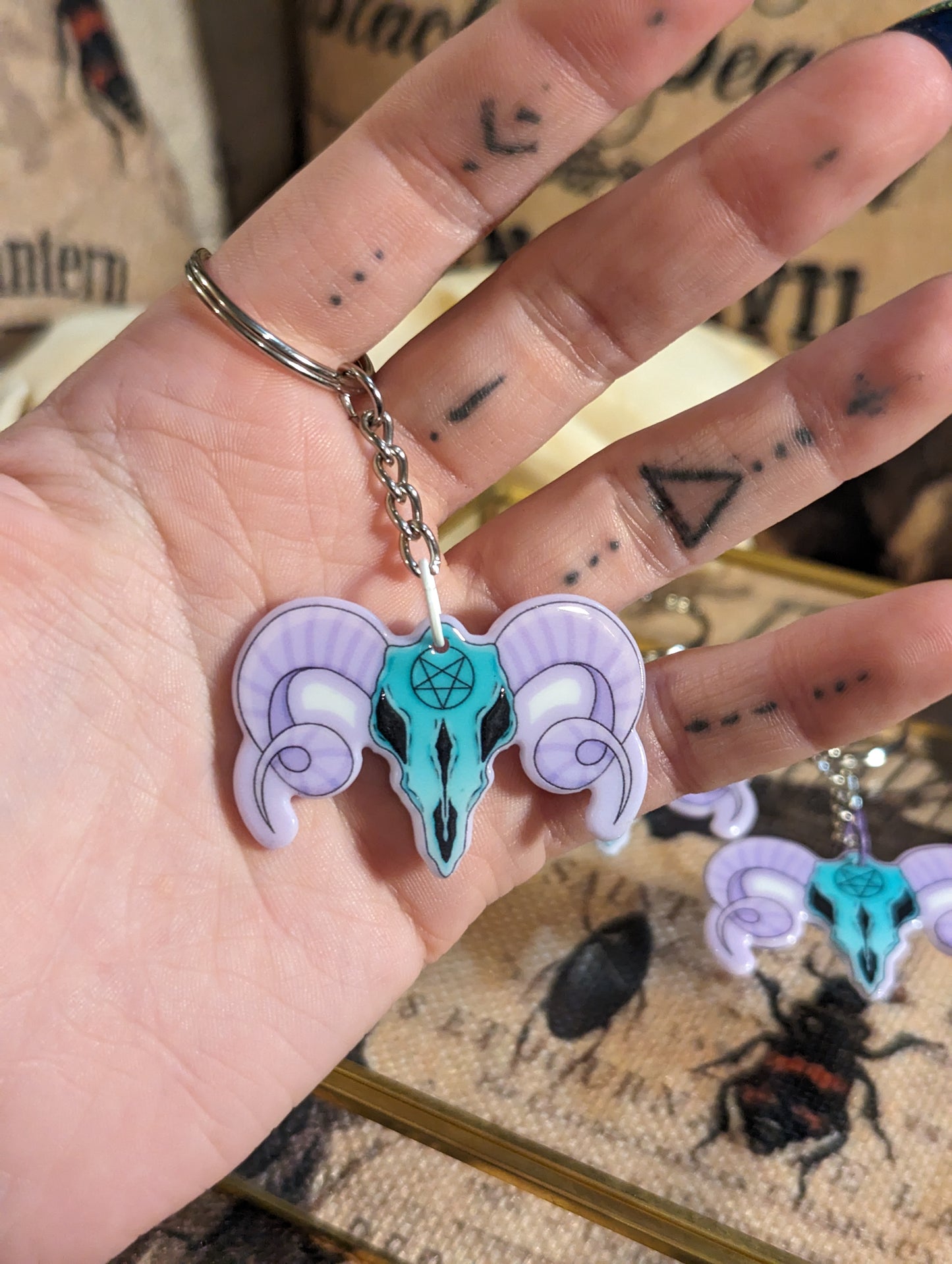 PASTEL GOAT SKULL - KEYCHAIN