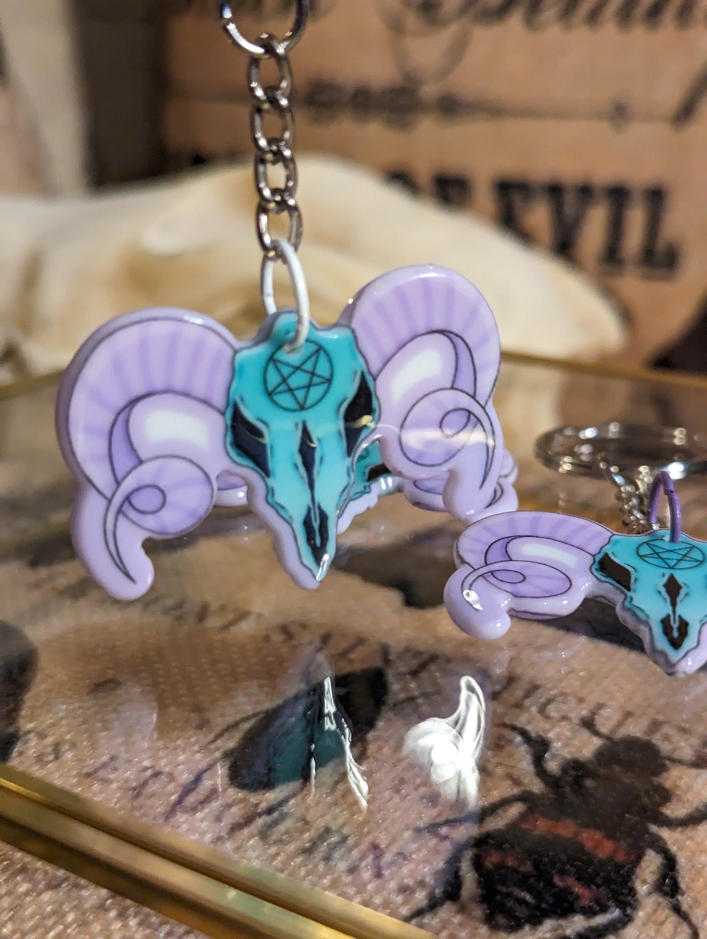 PASTEL GOAT SKULL - KEYCHAIN