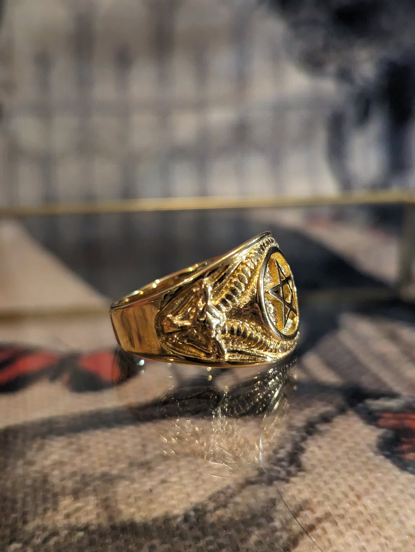 GOLD SIGNET - RING